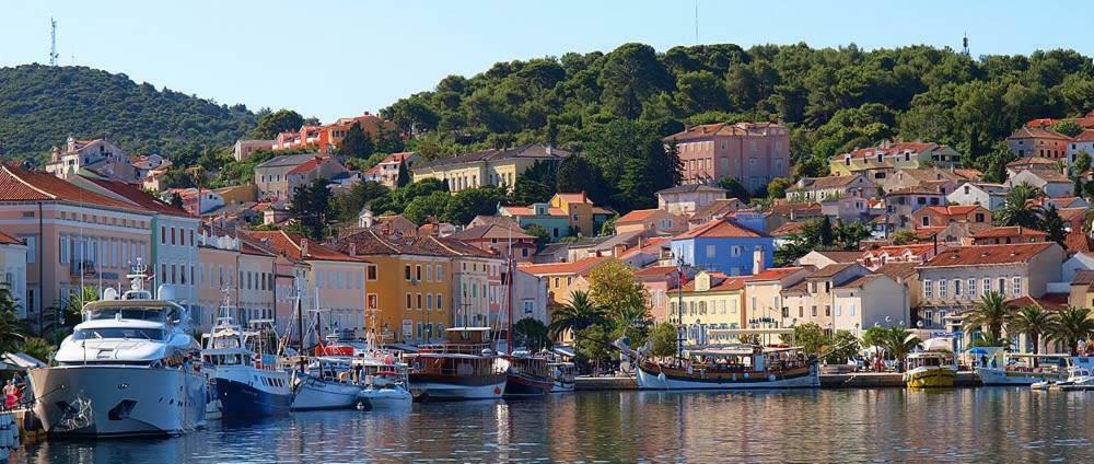 App With A Lovely Patio Mali Losinj Exterior photo